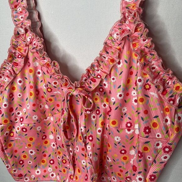 Romwe Flowered Ruffle Crop Top. Size Small. New! - Picture 2 of 6